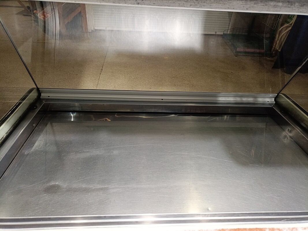 Elbląg Sprzedam krajalnicę sprawna działająca średnica ostrza 250mm firmy Royal catering cena 800zł, Skrzynki używane