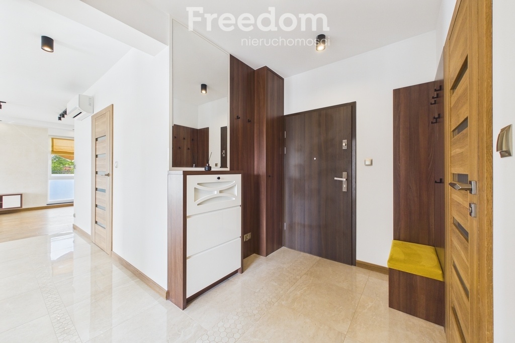Elbląg FREEDOM NIERUCHOMOŚCIWynajmę mieszkanie - Elbląg, Nowogródzka. Komfortowy apartament z garażem i dużą