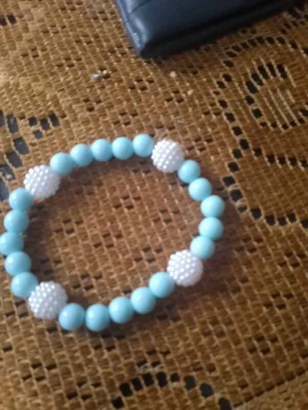 Elbląg Witam koleżanka ma na sprzedaż bransoletki widoczne na zdjęciach może ktoś ma taki gust i będzie zainteresowany