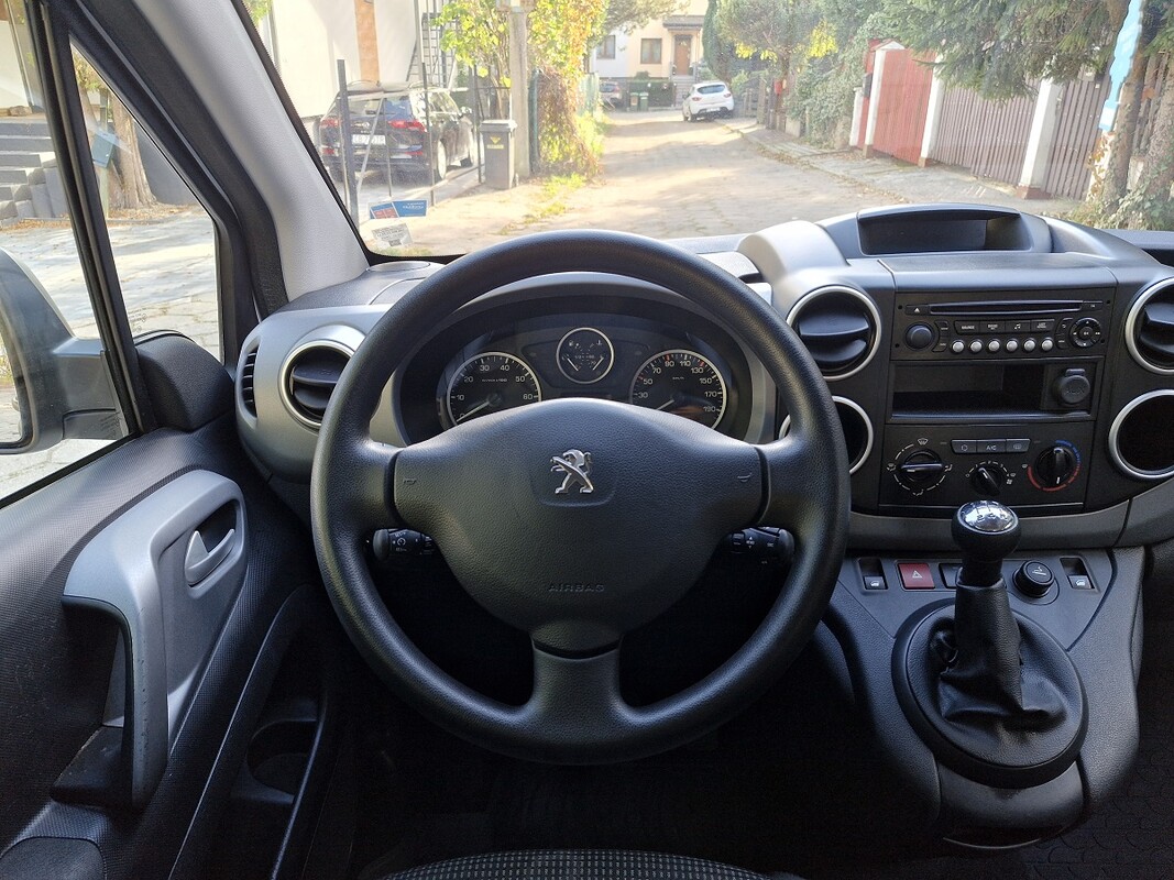Elbląg Peugeot Partner1.6 DieselRok produkcji 2018KlimatyzacjaŚwiatła LEDKupiony w Polskim Salonie