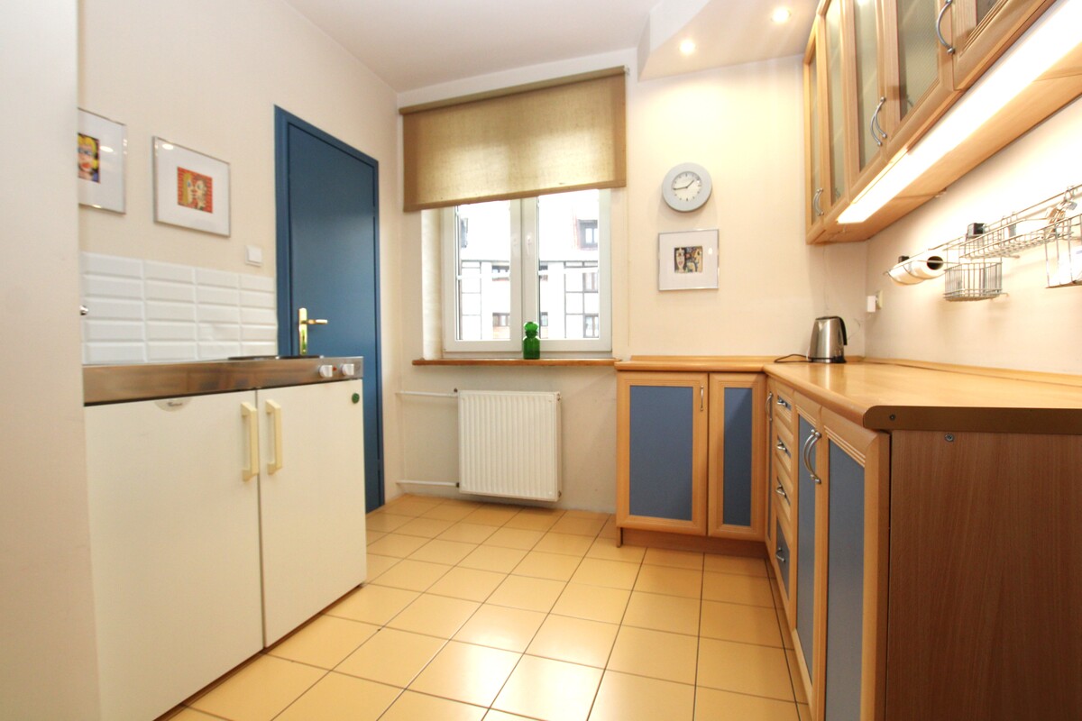 Elbląg NIERUCHOMOŚCI ANNA KRASZEWSKA Klimatyczne mieszkanie na Starym Mieście ul. Kumieli