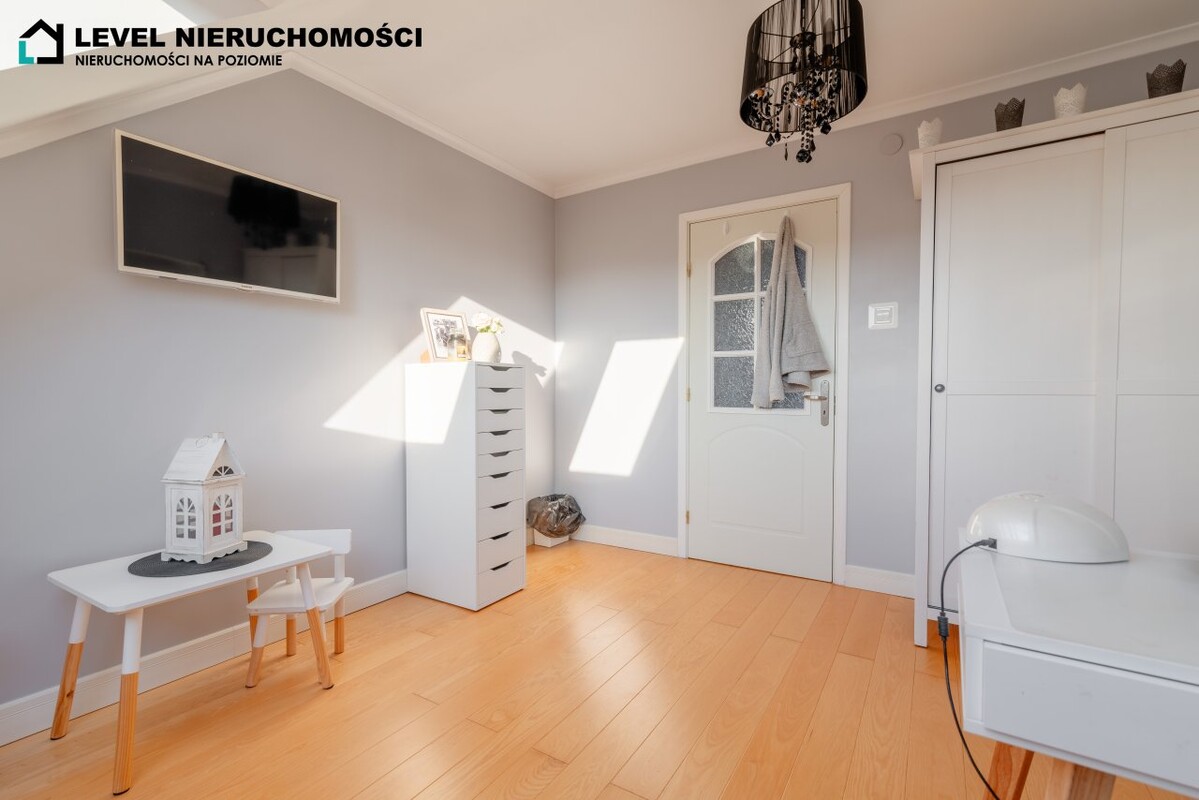 Elbląg LEVEL NIERUCHOMOŚCI Mieszkanie dwupoziomowe, czteropokojowe ul. Nitschmanna, Elbląg