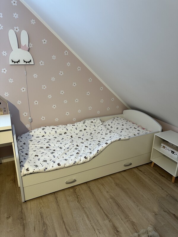 Elbląg Mam do sprzedania łóżko dziecięce, dwustronne, z szufladą na pościel. Szuflada przekłada się na prawa i lewą