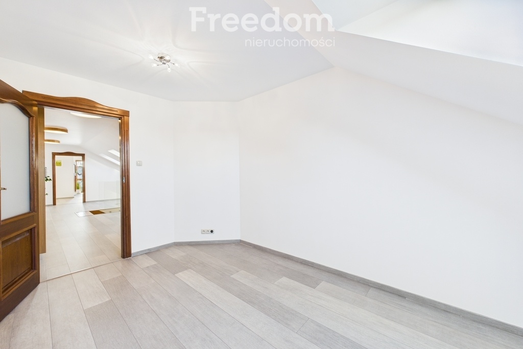 Elbląg FREEDOM NIERUCHOMOŚCISprzedam dom - Elbląg, Skierniewicka. Marzysz o życiu w spokojnej okolicy, ale z