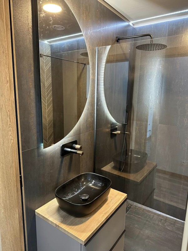 Elbląg Z okazji Świąt Bożego Narodzenia życzymy spokoju, radości i rodzinnego ciepła. Niech Nowy Rok 2026 przyniesie