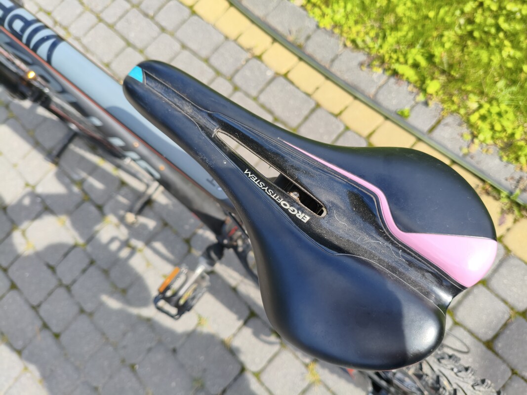 Elbląg Sprzedam rower MTB górski Kellys
Rama 21,5 cala koła 26 dzięki czemu jest zwrotny i sprytny w zakrętach.