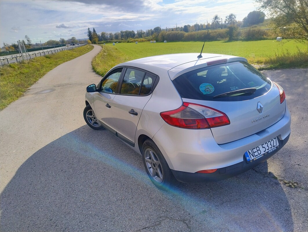 Elbląg Sprzedam renault Megane 1.5 DCi, rok 2010.Samochód w naszym użytkowaniu 6sty rok. 
Wyposażenie:
Elektryczne