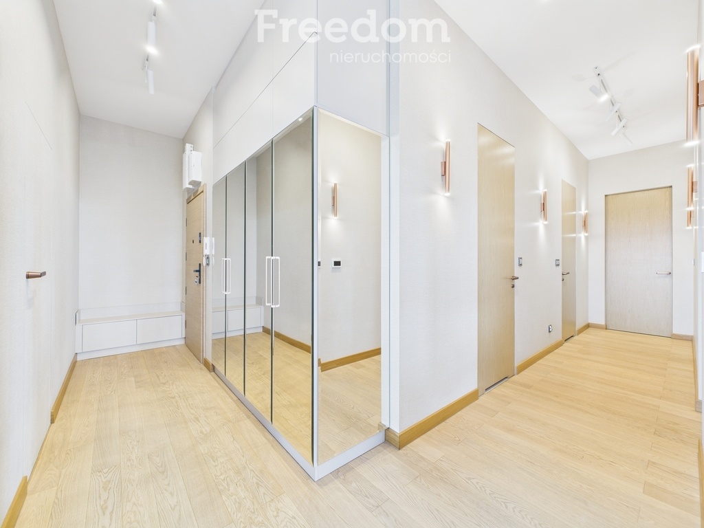 Elbląg FREEDOM NIERUCHOMOŚCIWynajmę mieszkanie - Elbląg, Królewiecka. Wyjątkowe 125 m² z tarasem 60 m² i dwoma