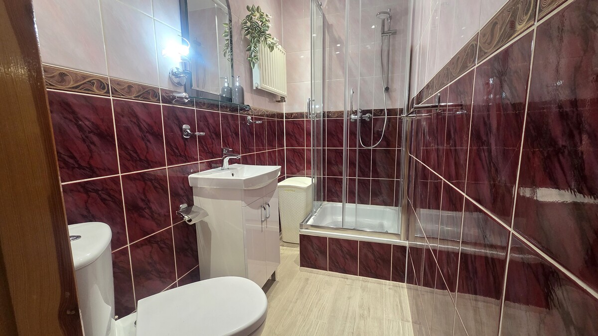 Elbląg KWADRAT NIERUCHOMOŚCImieszkanie 2 pokojowe - 45,20 m2I piętroumeblowane i wyposażoneblisko uczelni ANS przy ul.