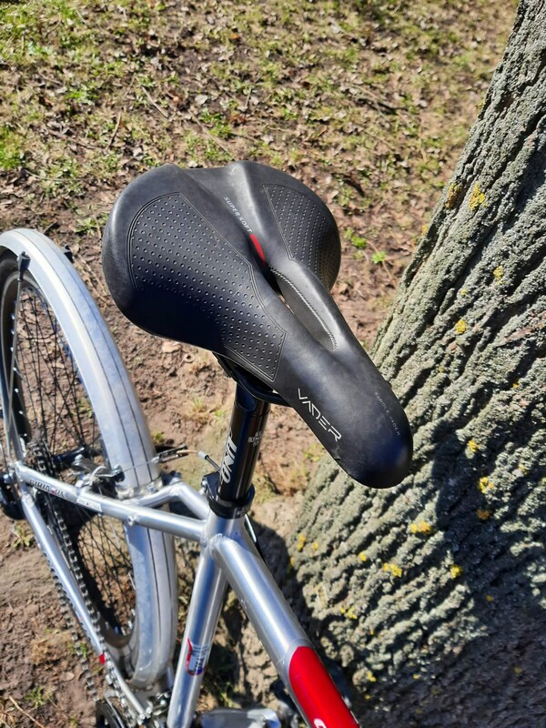 Elbląg Rower BIRIA PRO RS CROSSOWY - GRAVEL koła 28 cali dla osoby 175-185 cm.
Rower wyposażony w przedni amortyzator