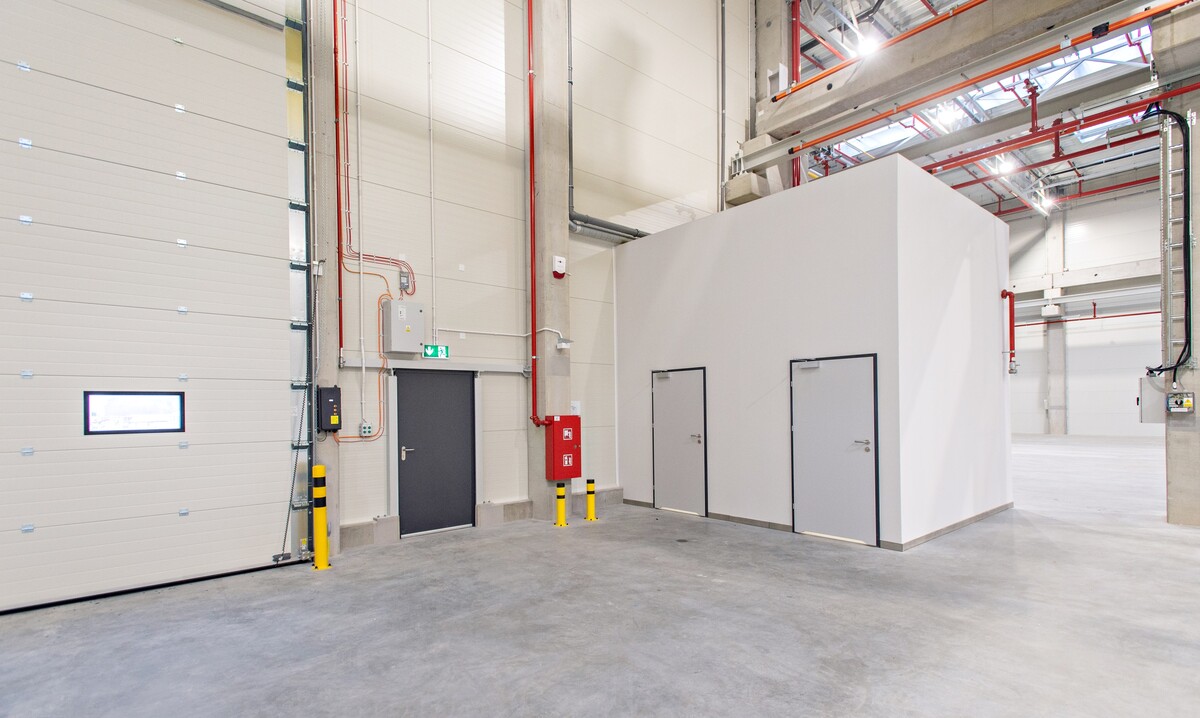 Elbląg Hala produkcyjna z suwnicami – idealna przestrzeń dla przemysłu ciężkiego!