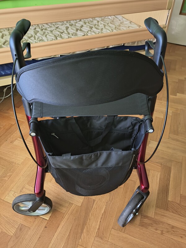 Elbląg Sprzedam łóżko rehabilitacyjne wraz z materacem. Łózko elektryczne, zakupione w styczniu tego roku, na gwarancji.