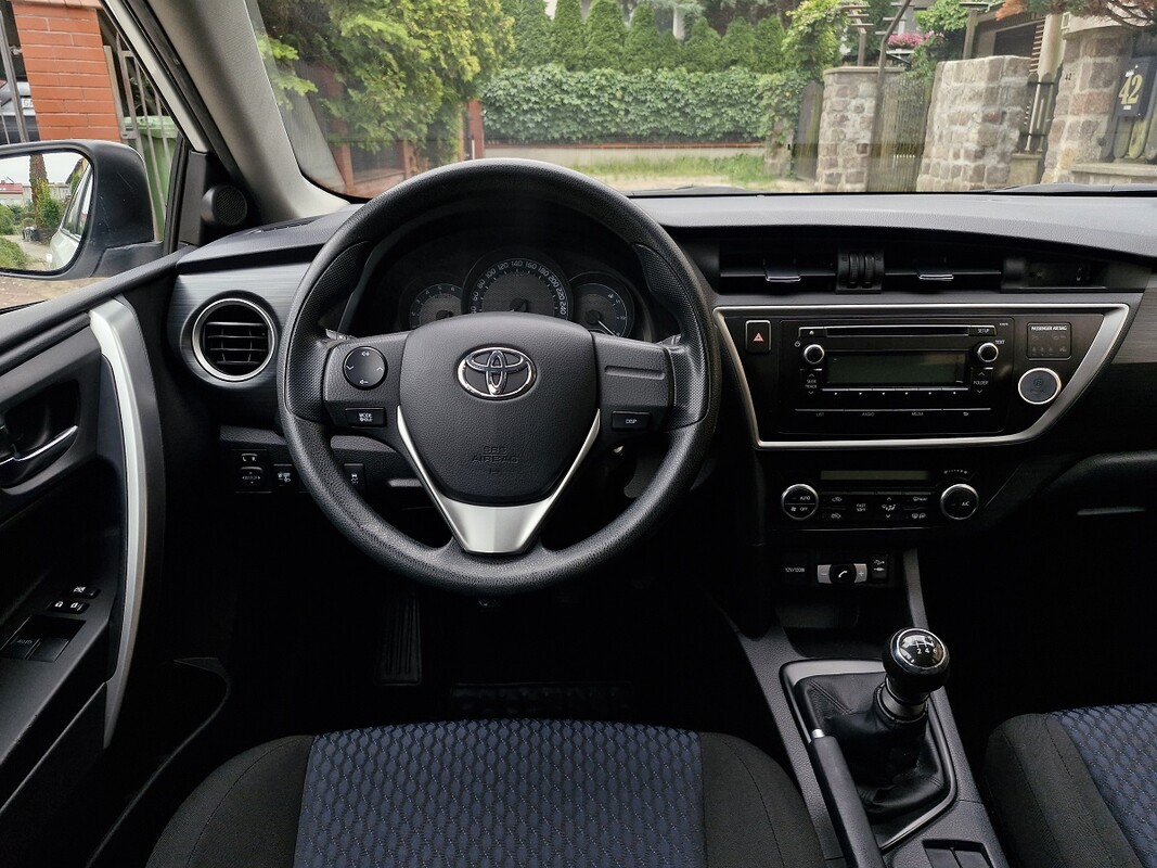 Elbląg Toyota Auris1.4 DieselModel 2016KlimatyzacjaŚwiatła LEDKupiona w Polskim Salonie