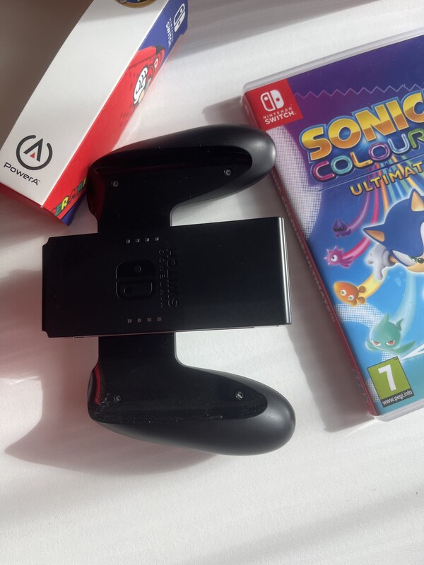Elbląg 🎮 Sprzedam zestaw Nintendo Switch Oled. Konsola działa bez zastrzeżeń. ✅ W skład zestawu wchodzi: