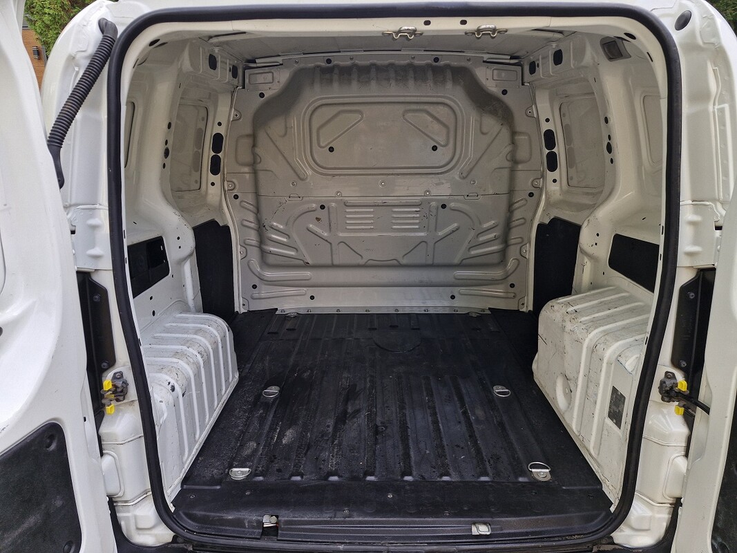 Elbląg Fiat Fiorino1.4 BenzynaRok produkcji 2016KlimatyzacjaPrzebieg 145 tys kmKupiony w Polskim Salonie