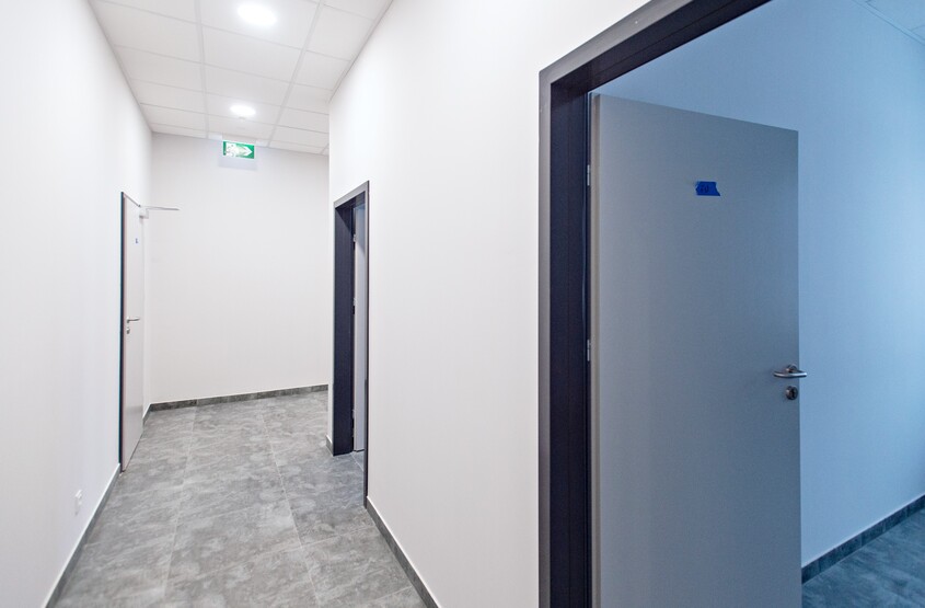 Elbląg Hala produkcyjna z suwnicami – strategiczne miejsce dla przemysłu zbrojeniowego!