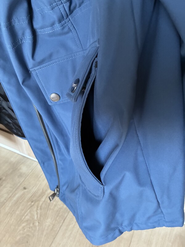 Elbląg Kurtka damska zimowa DKNY.
Stan b. dobry, rozm. XL/XXL (16).
Kolor niebieski. Kaptur ocieplany i regulowany,