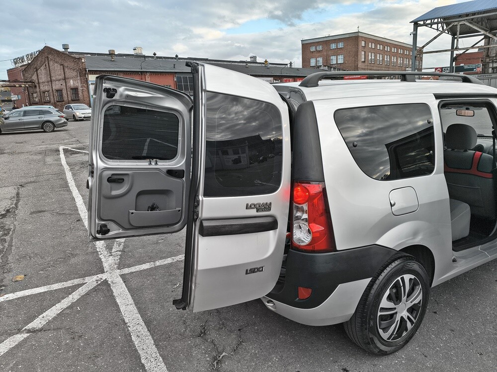 Elbląg Dacia Logan MCVSilnik : 1.5 dCi 86PSWersja : 7 osobowa