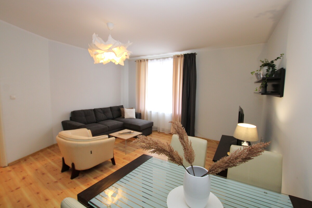 Elbląg NIERUCHOMOŚCI ANNA KRASZEWSKA Mieszkanie 3-pokojowe na Starym Mieście ul. Stary Rynek