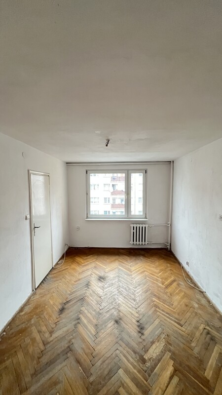 Elbląg 3 pokoje pełne światła z jasnym salonem i balkonem – idealne na wspólny czas i spotkania. To mieszkanie