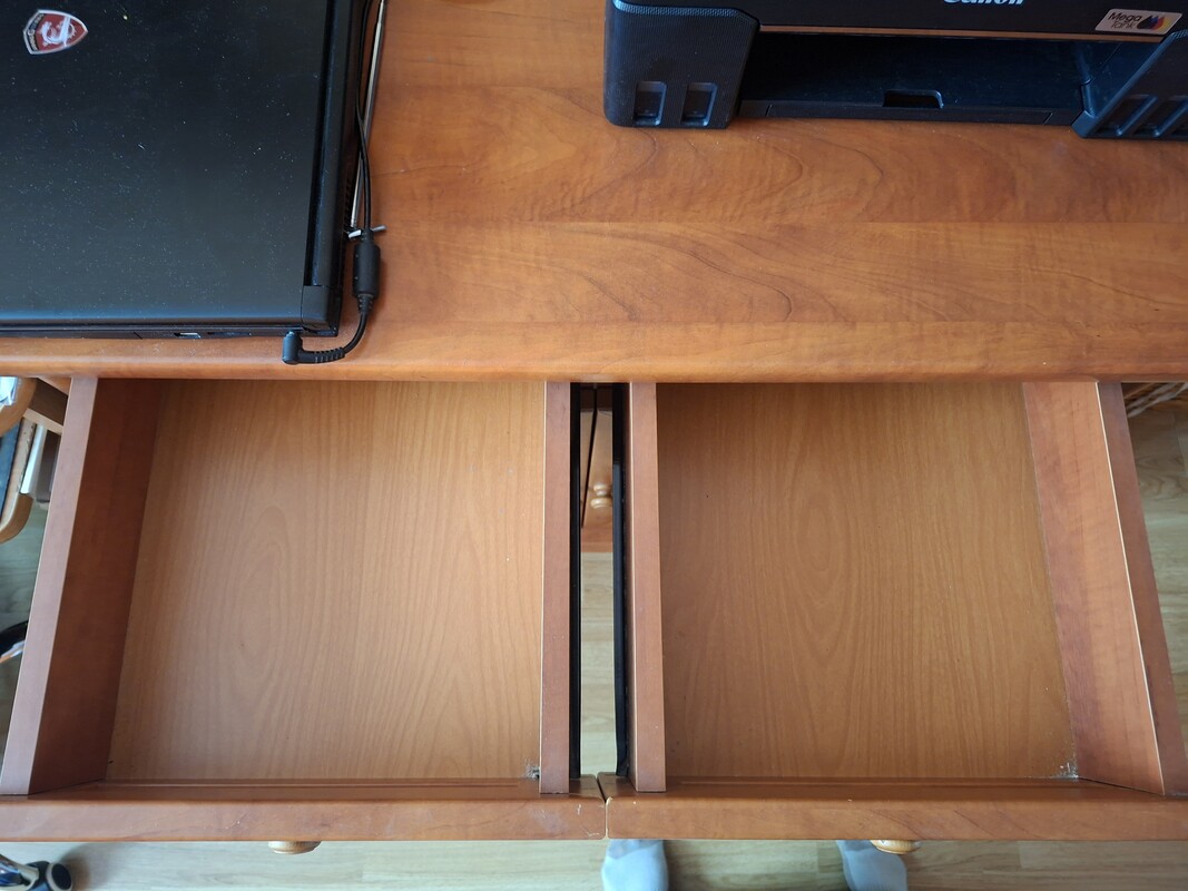 Elbląg Sprzedam 2 komody, stan dobry. Kolor calvados, przody wykończone rattanem. Do ewentualnego odświeżenia. Bardzo