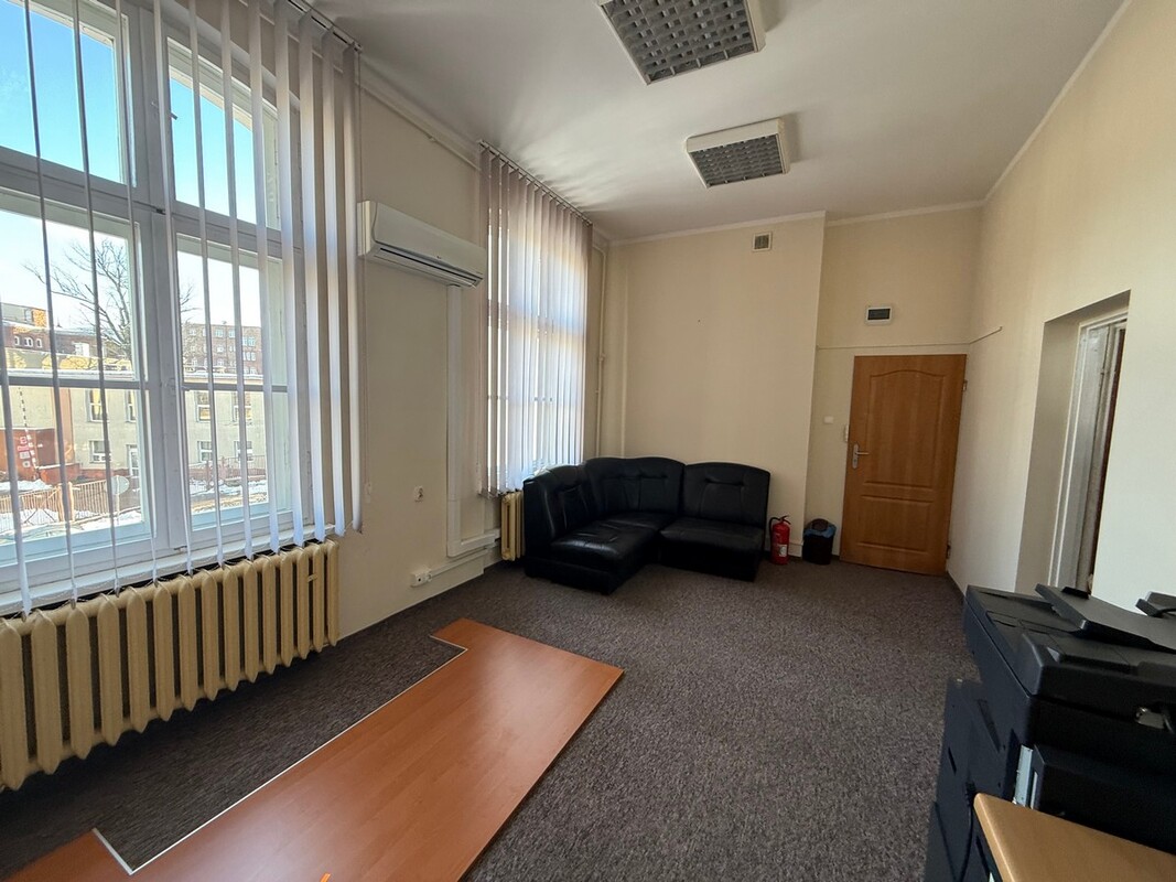 Elbląg BIURO NIERUCHOMOŚCISZULC& SZULCLokal usługowy: Elblągu ul. RobotniczaPowierzchnia: 50 m2Na wynajem