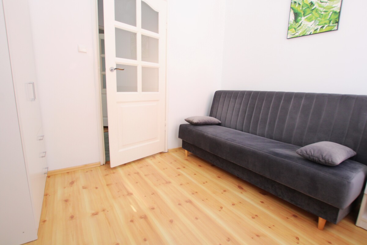 Elbląg NIERUCHOMOŚCI ANNA KRASZEWSKA Mieszkanie 3-pokojowe na Starym Mieście, ok.65 metrów ul. Stary