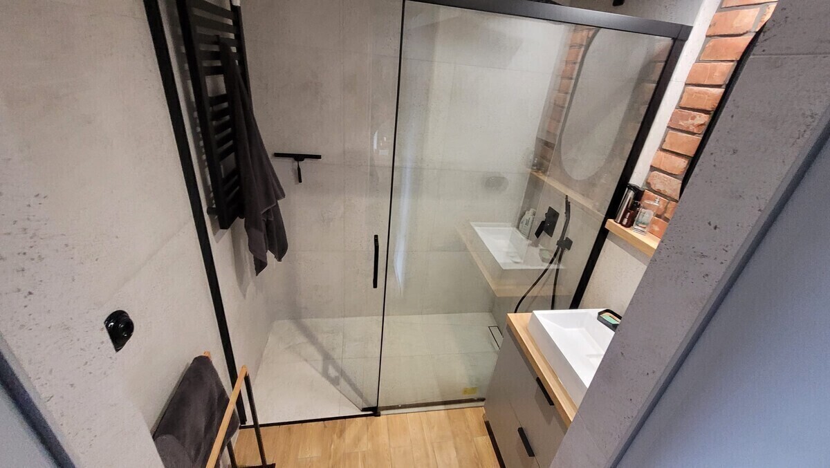 Elbląg Mieszkanie 3 pokoje 62,1 m² – po generalnym remoncie, wysoki standard, klimatyzacja, umeblowanie w