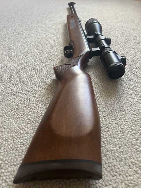 Elbląg Sprzedam doskonałą Niemiecką wiatrówkę Weihrauch HW 57 kal.4,5mm, dolny naciąg, piękna drewniana osada, luneta