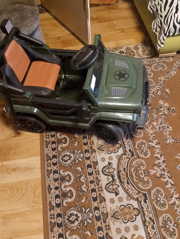 Elbląg Sprzedam autko widoczne na zdjęciach w dobrym stanie jest do autka ładowarka używane sporadycznie przez jedno