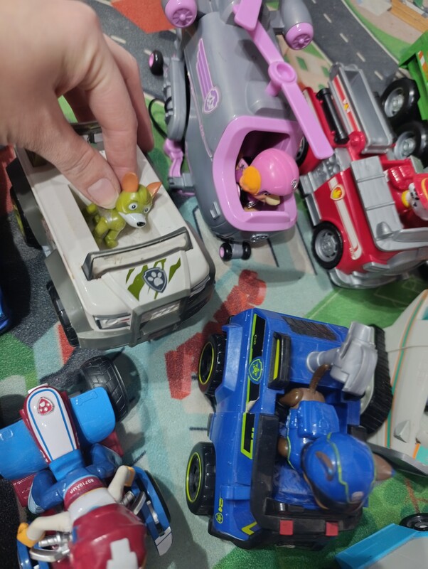 Elbląg Sprzedam zestaw Psi patrol. BRAK PATROLOWCA. łódź podwodna, zestaw piesków z autami. Cena za całość. Wszystko