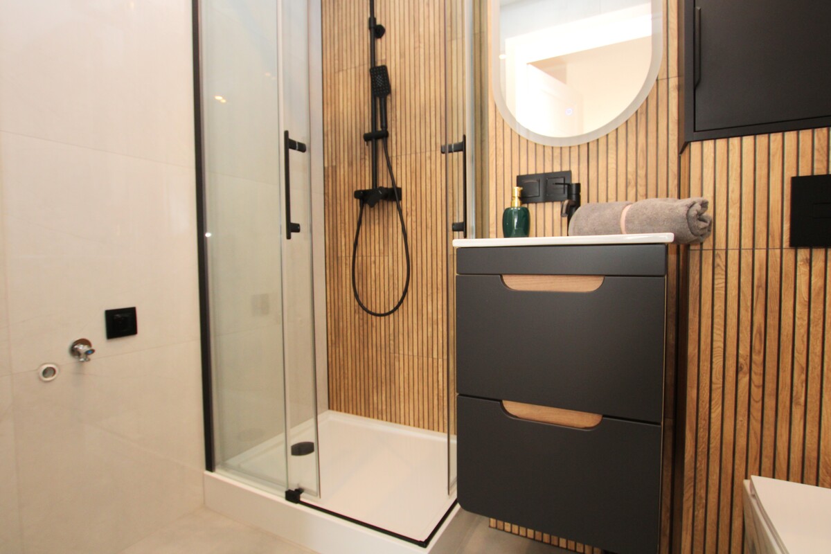 Elbląg NIERUCHOMOŚCI ANNA KRASZEWSKA 2-pokojowe mieszkanie po generalnym remoncie ul. Nowowiejska