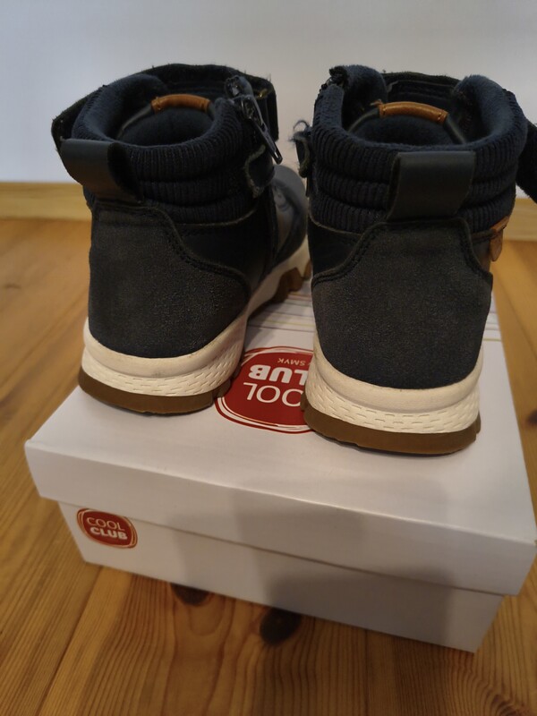 Elbląg Sprzedam trzewiki chłopięce firmy COOL CLUB ze Smyka, ocieplane w środku polarem. Rozmiar 30,długość wkładki