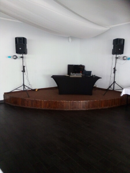 Elbląg DJGramy oferuje:Profesjonalną oprawę muzyczną imprez(nagłośnienie, DJ-a, lasery, światła)Zapewniam dobrej