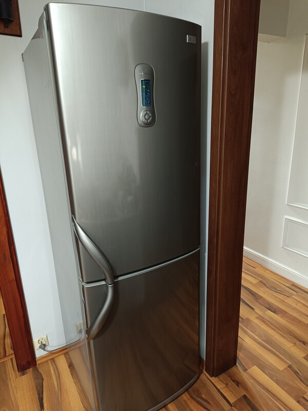 Elbląg Sprzedam lodówke z zamrażarką i kostkarką do lodu firmy LG Electrocool, Wymiary szer.60 wys.179cm. Odbiór