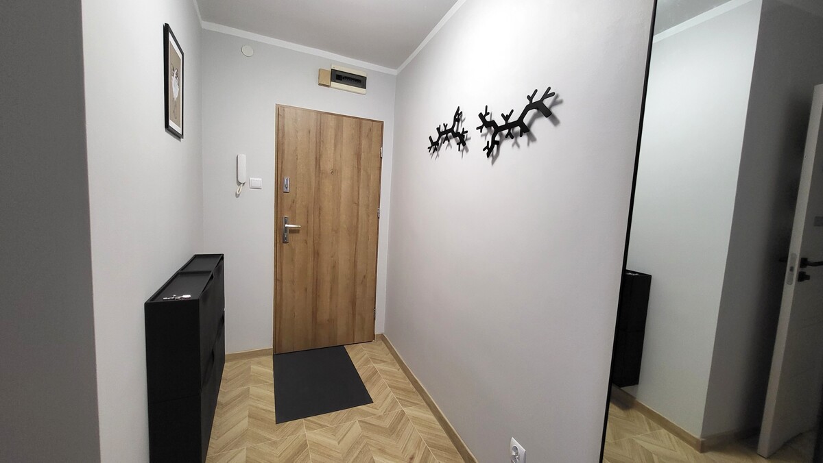 Elbląg KWADRAT NIERUCHOMOŚCImieszkanie 2 pokojowe, 52,55 m2II piętroumeblowane i wyposażoneStare Miastogotowe do