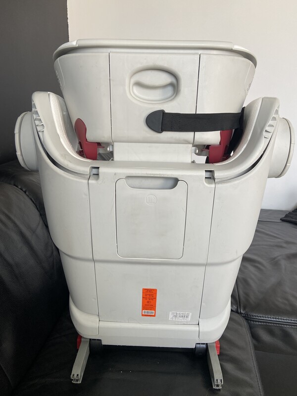 Elbląg Fotelik samochodowy Britax Romer, przeznaczony dla dzieci w przedziale wagowym 15-36 kg, Fotelik jest