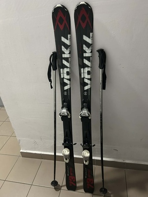 Elbląg Sprzedam narty marki Volki 153cm wraz z kijkami, sprzęt używany w stanie dobrym. Narty nie mają nic uszkodzone.