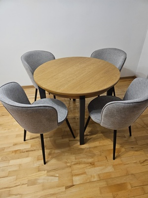 Elbląg Stół okrągły rozkładany + krzesła. Stół o średnicy 1m  ( + dwie wkładki ). Z jedną wkładką 1.5 m, z dwiema 2 m.