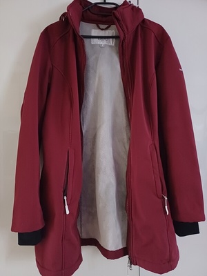 Elbląg Kurtka softshell rozmiar 42,kolor bordowy w środku przyjemny miś, zamek dwustronny góra dół. Kurtka bardzo