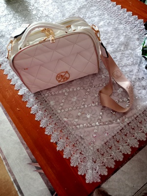 Elbląg Sprzedam torebkę nowa jeszcze w folii z metką szerokość 26 cm wysokość 20 cm.