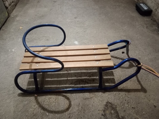 Elbląg Sprzedam sanki z oparciem dla dzieci. Stan widoczny na zdjęciach. Długość całkowita 82 cm, szerokość 21 cm,