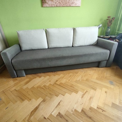Elbląg Sprzedam kanapę. Złożona ma wymiary 2,20 x 0,90.Powierzchnia spania szeroka na 1,40.Odbiór osobisty i transport