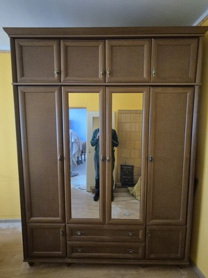 Elbląg Komplet do sypialny, łóżko plus dwie szafki nocne oraz duża szafa cena do uzgodnienia, transport własny. Mogę