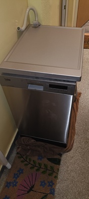 Elbląg Sprzedam działająca zmywarkę BEKO 45 cm, ze zdejmowaną górą. Czasami nie dokładnie myje na górnej szufladzie.