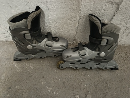 Elbląg Sprzedam rolki w rozmiarze 39 do 42 w dobrym stanie.
Kontakt tylko telefoniczny. Nie odpowiadam na żadne