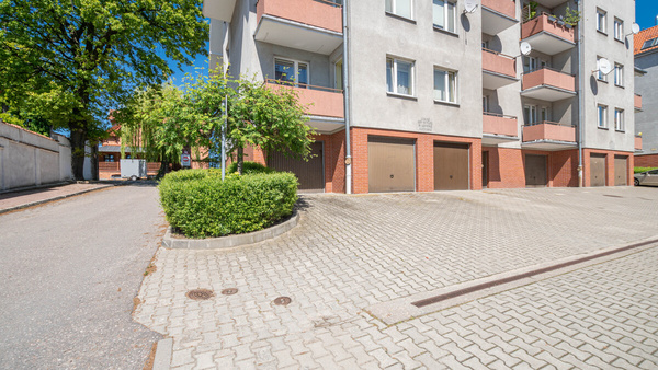 Elbląg * * * ABC NIERUCHOMOŚCI * * *POLECAMY! NA SPRZEDAŻ GARAŻ&nbsp;!!&nbsp;o pow. 18,2 m2doprowadzony prądbrama