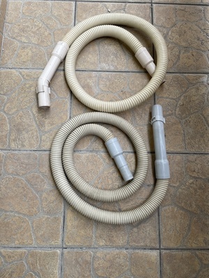 Elbląg Sprzedam 2 węże do odkurzacza. 
cena do negocjacji.