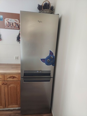 Elbląg Sprzedam używaną lodowke ponieważ potrzebuje mniejszej. Wymiary- wys. 183cm; szer. 59cm;glęb. 63cm.