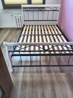 Elbląg Sprzedam łóżko140x200 metalowe ramy ze stelażem w dobrym stanie.
Transport we własnym zakresie.